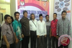 Pasangan "Paus" Serahkan Syarat Dukungan
