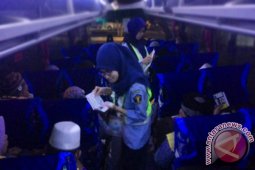 Gubernur Lepas Keberangkatan 300 Orang Jamaah Haji Kloter I