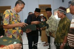 Pemkot Kediri Serahkan Sertifikat 150 Bidang Tanah Lewat Prona