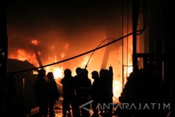 Kebakaran Pabrik Manekin Surabaya
