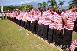 Warga Binaan Lapas Porong Ikuti Lomba Terompah Panjang