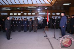 Gianyar Diguyur Hujan HUT Di Ruang Rapat