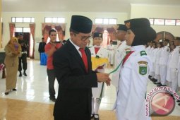 Sekda Tanbu Kukuhkan Paskibra HUT RI ke 71