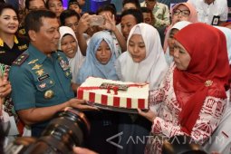 Mensos Buka "Nyantri Kebangsaan" di KRI Surabaya-591