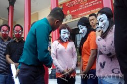 Polrestabes Surabaya Gerebek Panti Pijat "Plus-Plus"