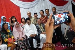 Wagub Jatim Potong Tumpeng Syukuri Kemerdekaan RI