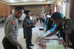 300 Polisi Kediri Jalani Tes Urine Antisipasi Penyalahgunaan Narkoba
