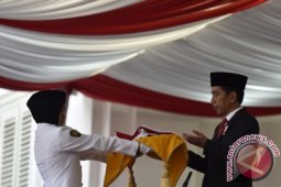 Upacara Penurunan Bendera HUT ke -71 RI