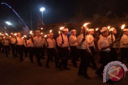 Warga dan TNI Gelar Pawai Obor