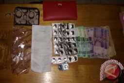 Polisi Ringkus Buruh Jual Puluhan Butir Zenith