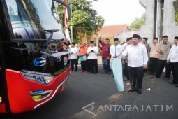 Bupati Sidoarjo Berangkatkan Tiga Kloter Calon Haji