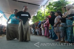 Anggota DPR-Wabup Sumenep Ikuti Balap Karung