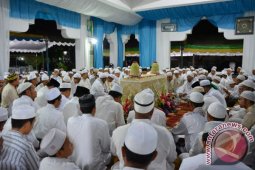 Ribuan Jamaah Larut Dalam Berzikir