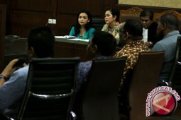 Julia-Dessy Dituntut 4 Tahun Penjara