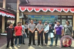 Kapolres HSS Jalin Keakraban Dengan Wartawan