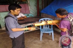 Irwan Tempuh Puluhan Kilometer Jual Nira