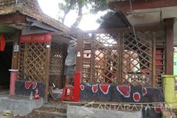 Pedagang di Taman Sekartaji Kediri Direlokasi