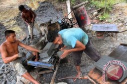 Produksi Batu Bata Terkendala Cuaca
