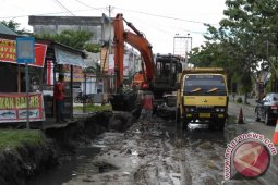 Aceh Barat bongkar drainase penyebab banjir