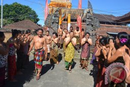 Gubernur Bali Hadiri Ritual "Ngusaba Dangsil"