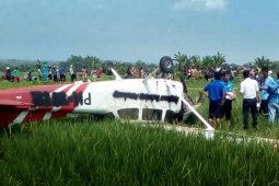 Pesawat latih Cessna 172 Jatuh di Areal Persawahan