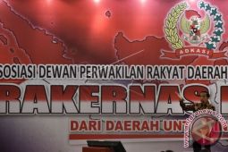 President Opens National Meeting of District Legislative Councils