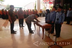 Penyerahan SK PNS Sidoarjo