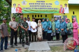 PKK Batola Gelar Bedah Rumah ke-76