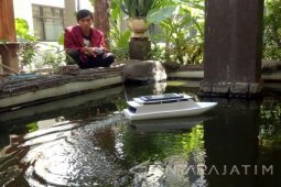 Mahasiswa Untag Buat Prototipe Perahu Tenaga Surya