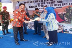 Penyerahan Kunci Simbolis Carat