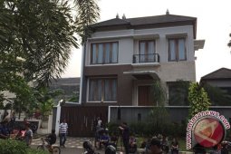 Dua Tersangka Perampokan Dibawa Meninggalkan Polda