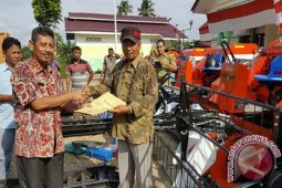Kelompok Tani Diberi Alat Panen