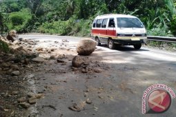 Jalinsum di Muara Mais Tertimbun Longsor