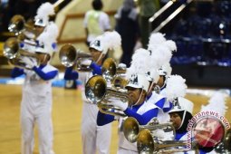 Kelompok Marching Band Antusias "drumline battle"