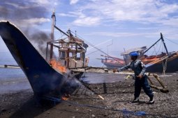 Pemusnahan Kapal Nelayan Ilegal