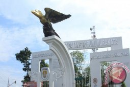 Ulama HST Minta Bongkar Patung Burung