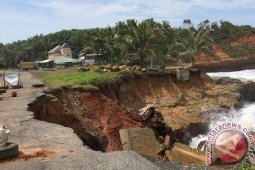 Abrasi gerus Jalinbar Bengkulu-Sumatera Barat