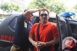 Gatot Brajamusti Kembali Ke Rutan Polda NTB