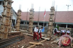 Pemkab Buru bangun 35 gedung sekolah tingkatkan kualitas  pendidikan