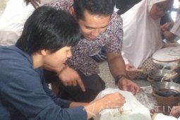 Siswa SMP Tag Kenalkan Membatik Pada Mahasiswa Jepang
