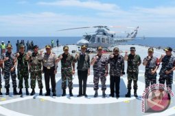 Presiden Jokowi saksikan latihan tempur di Laut Jawa