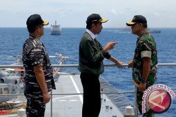Presiden Saksikan Pendaratan Pasukan Marinir di Situbondo