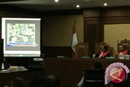 Bikin Gaduh, Roy Suryo Diusir Dari Ruang Sidang Jessica