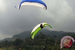 PON 2016 - Gagal Mendarat, Dua Atlet Paralayang Kaltim Cedera