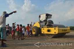 Warga Blokade Akses Proyek Tol Trans Jawa di Magetan