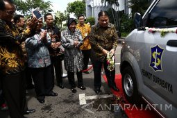 PT Taspen Hibahkan Ambulans ke Pemkot Surabaya