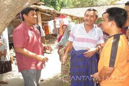 Kunjungi Warga Miskin Sakit