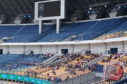 Sejak Sore Warga Berdatangan ke Stadion GBLA