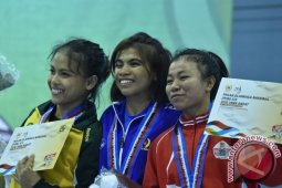 PON 2016 - Lifter Kaltim Lisa Setiawati Puas Rebut Perak
