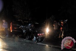 Mobil Dinas Pemkab Mempawah Tabrakan